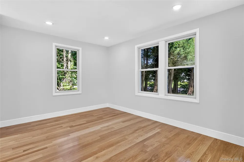 118 Willow Street Roslyn Heights, NY 11577