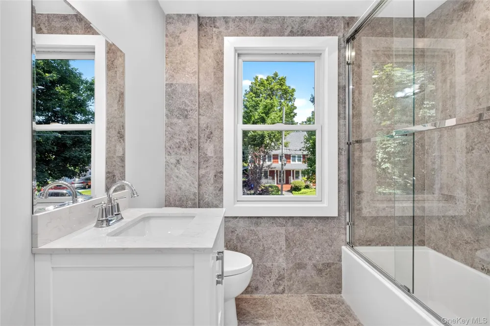 118 Willow Street Roslyn Heights, NY 11577