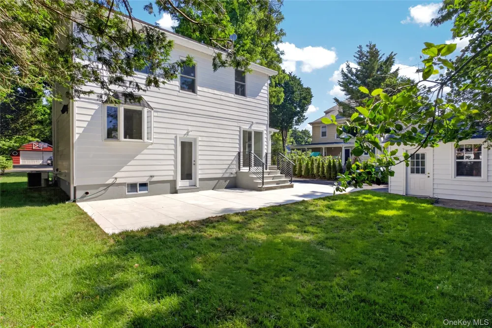 118 Willow Street Roslyn Heights, NY 11577