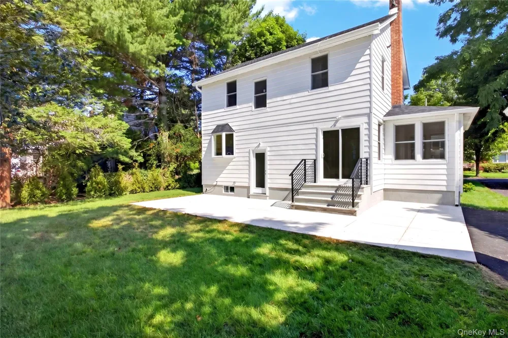 118 Willow Street Roslyn Heights, NY 11577