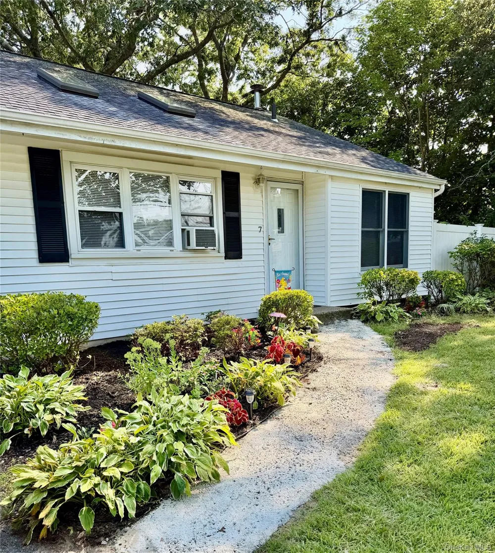 7 Squires Avenue Port Jefferson Station, NY 11776