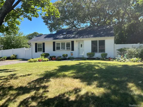 7 Squires Avenue