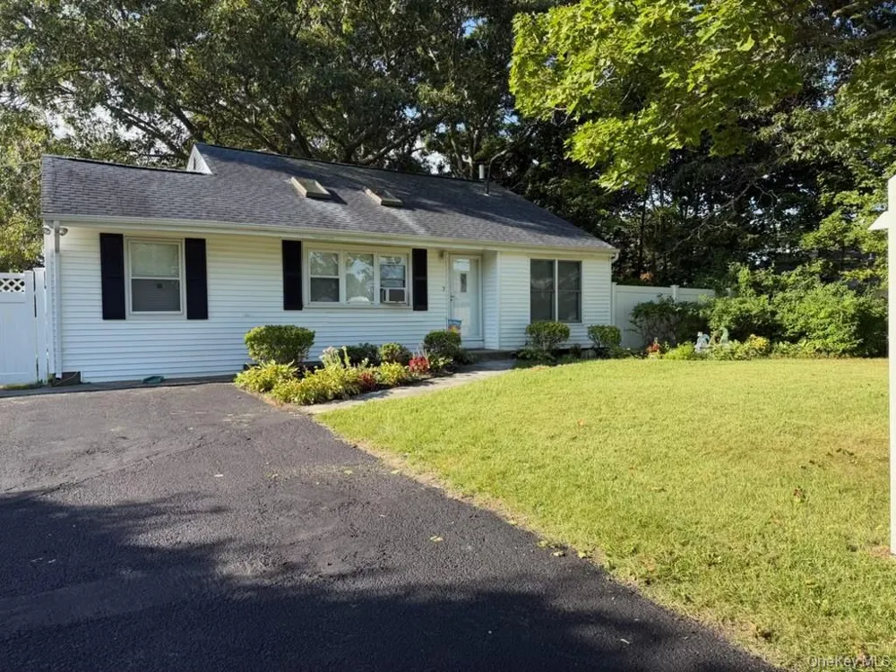 7 Squires Avenue Port Jefferson Station, NY 11776