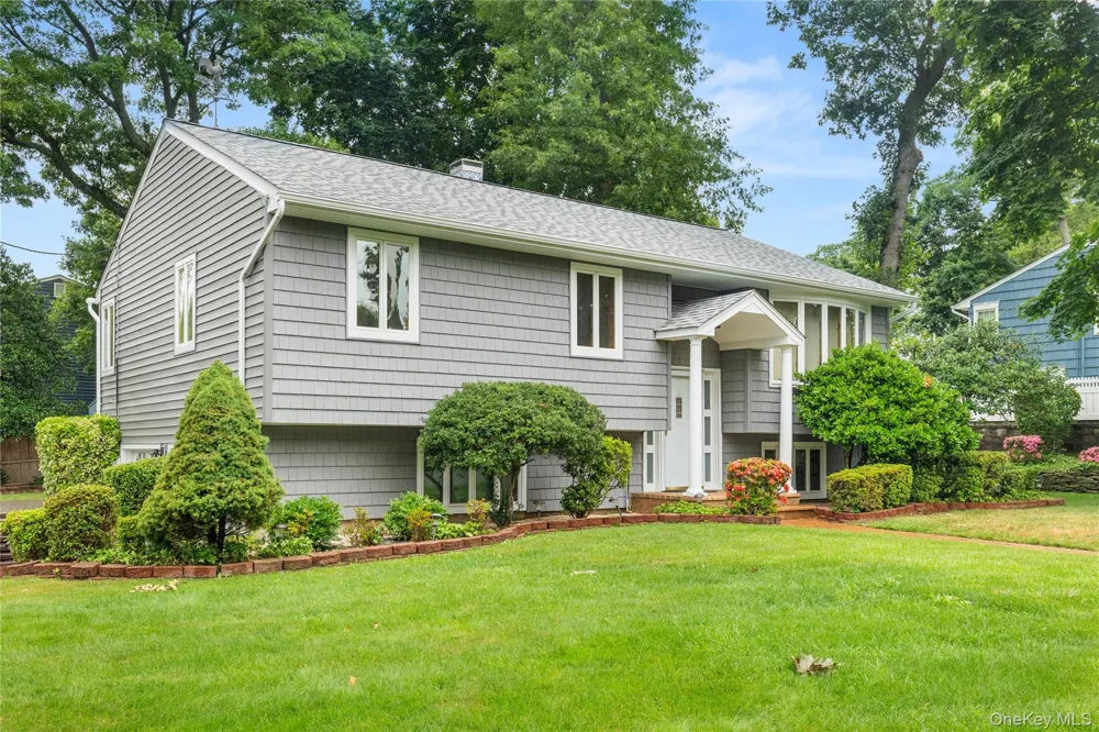 142 Mohican Avenue Ronkonkoma, NY 11779
