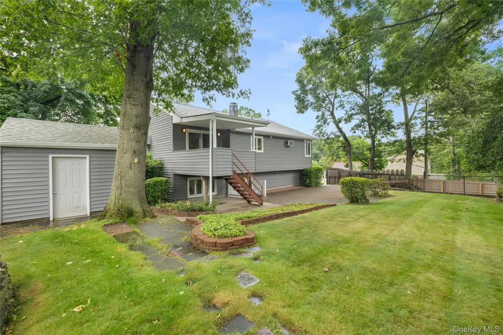 142 Mohican Avenue Ronkonkoma, NY 11779