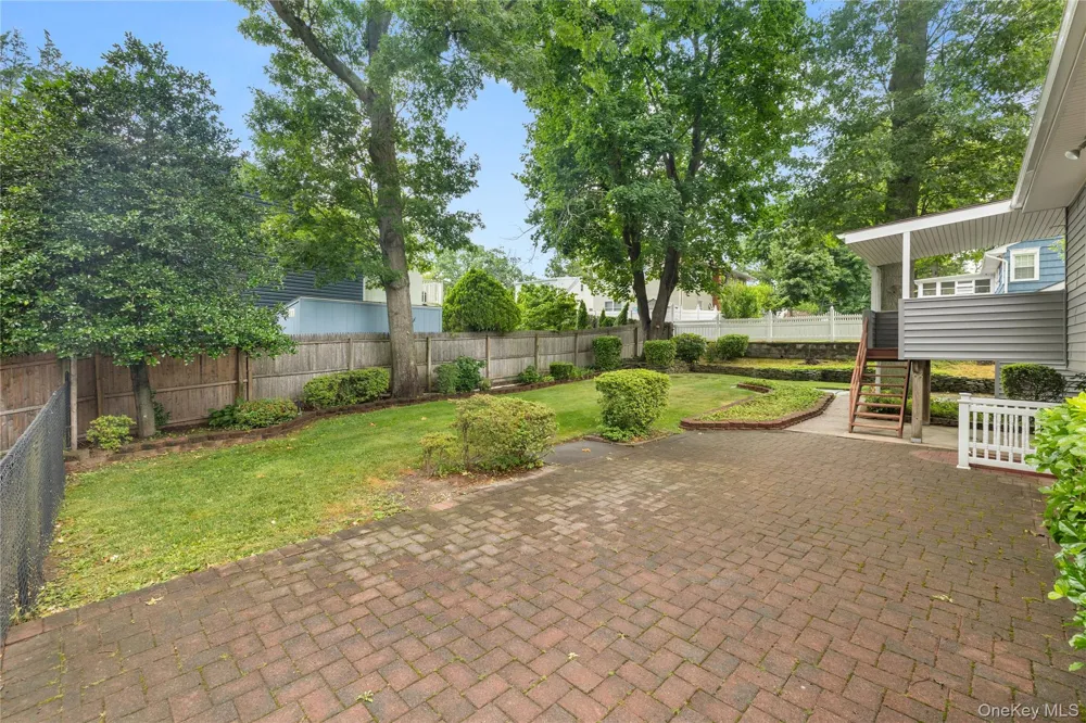 142 Mohican Avenue Ronkonkoma, NY 11779