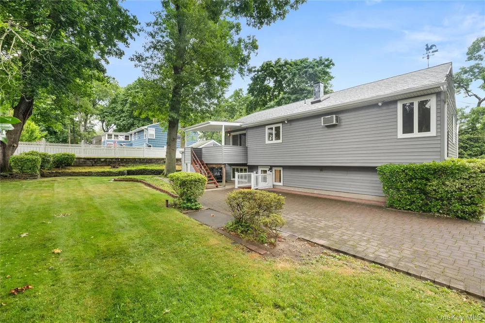 142 Mohican Avenue Ronkonkoma, NY 11779