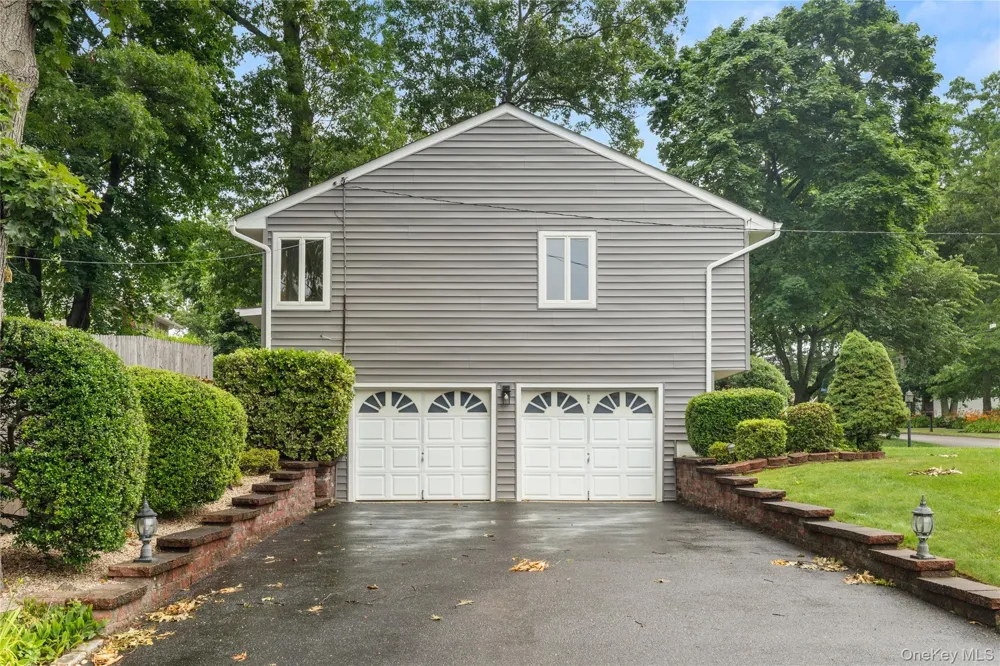 142 Mohican Avenue Ronkonkoma, NY 11779