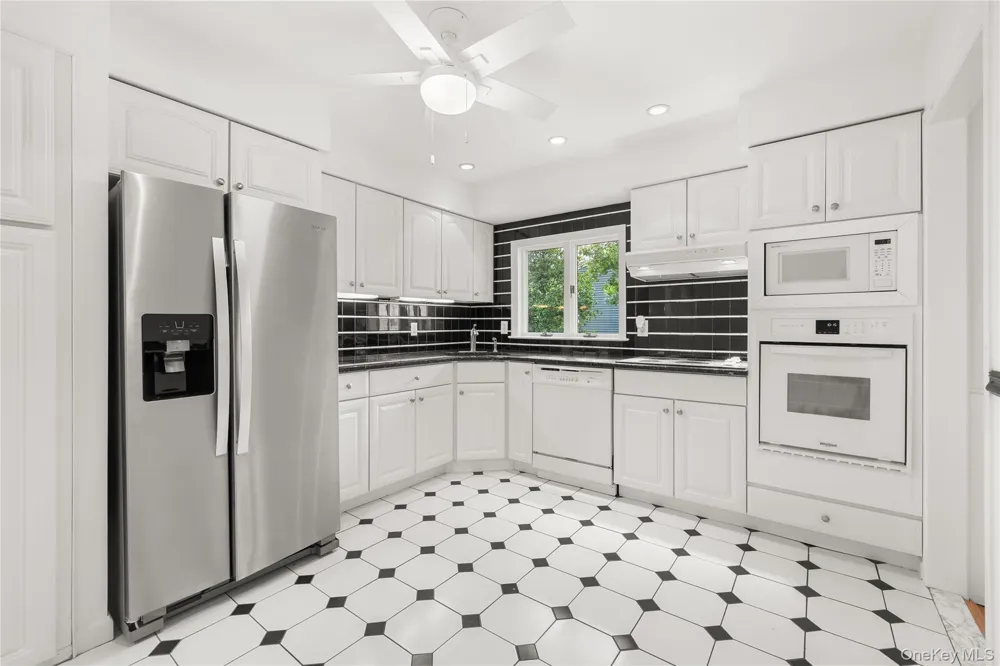 142 Mohican Avenue Ronkonkoma, NY 11779