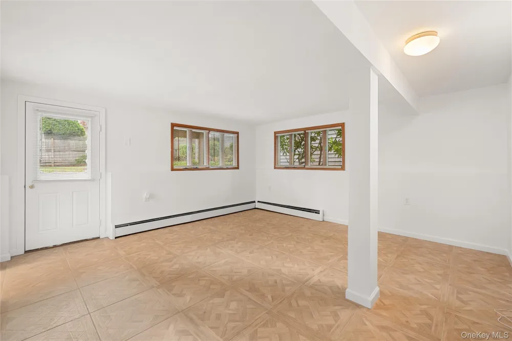 142 Mohican Avenue Ronkonkoma, NY 11779