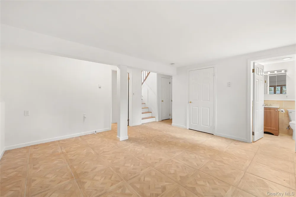 142 Mohican Avenue Ronkonkoma, NY 11779