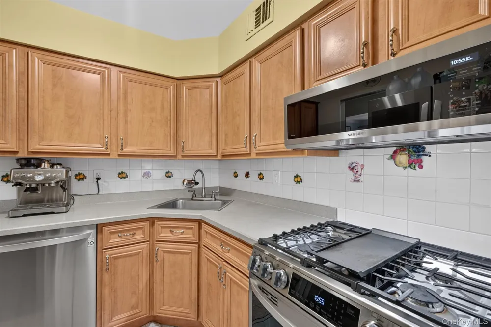 178 Fairview Circle Middle Island, NY 11953
