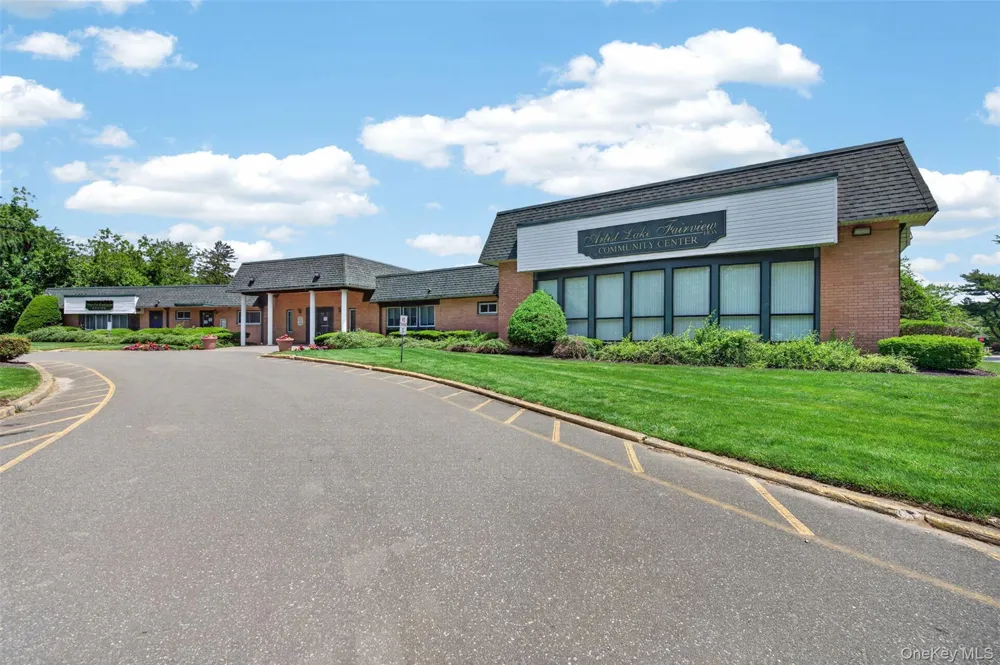 178 Fairview Circle Middle Island, NY 11953