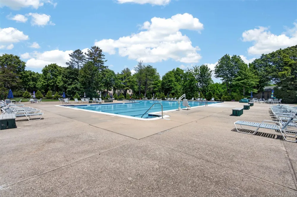 178 Fairview Circle Middle Island, NY 11953
