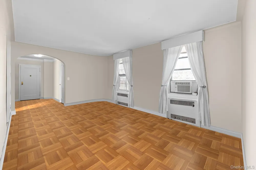 8380 118th st #6G Kew Gardens, NY 11415