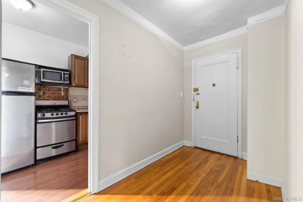 8380 118th st #6G Kew Gardens, NY 11415
