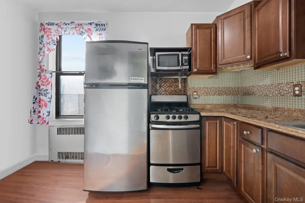 8380 118th st #6G Kew Gardens, NY 11415