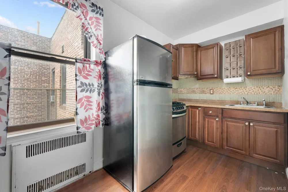 8380 118th st #6G Kew Gardens, NY 11415