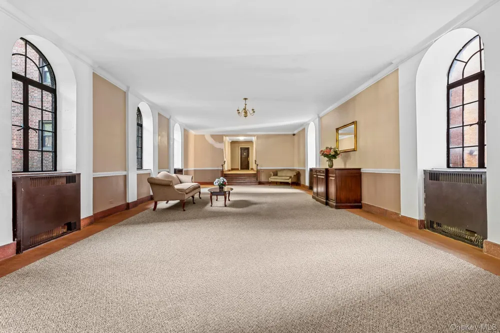 8380 118th st #6G Kew Gardens, NY 11415