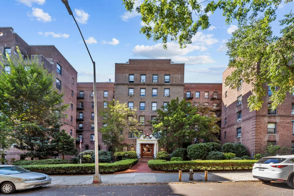 8380 118th st #6G Kew Gardens, NY 11415
