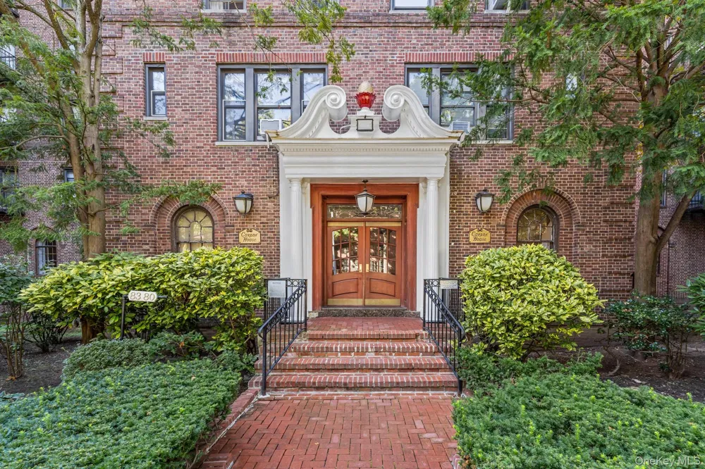 8380 118th st #6G Kew Gardens, NY 11415