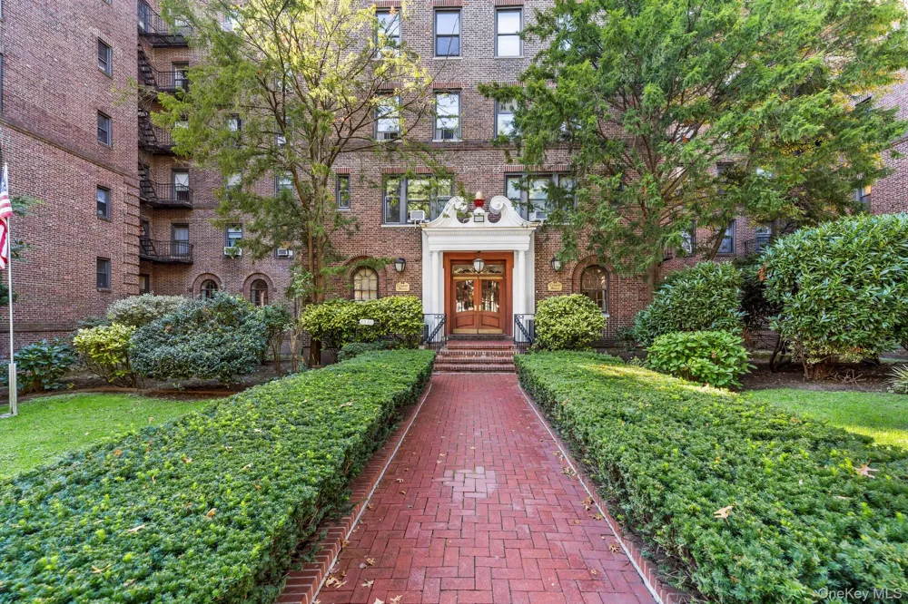 8380 118th st #6G Kew Gardens, NY 11415