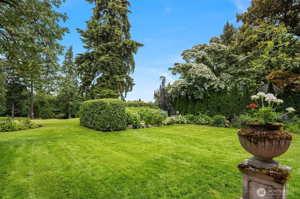 1935 Parkside Drive E Seattle, WA 98112