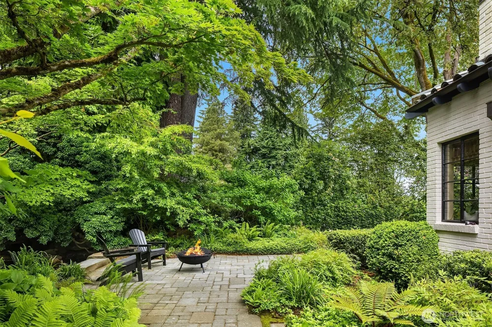 1935 Parkside Drive E Seattle, WA 98112