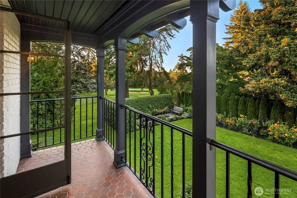 1935 Parkside Drive E Seattle, WA 98112