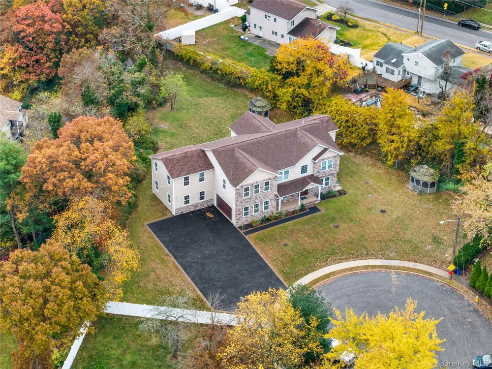 4 Coventry Court Wheatley Heights, NY 11798