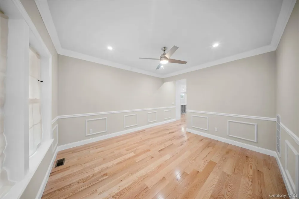 4 Coventry Court Wheatley Heights, NY 11798