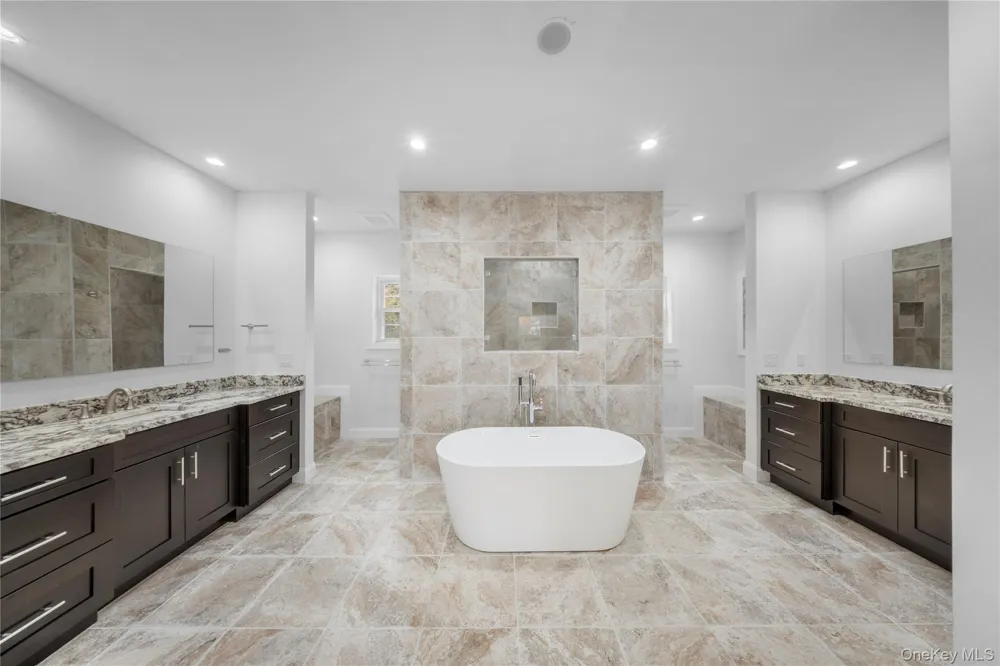 4 Coventry Court Wheatley Heights, NY 11798