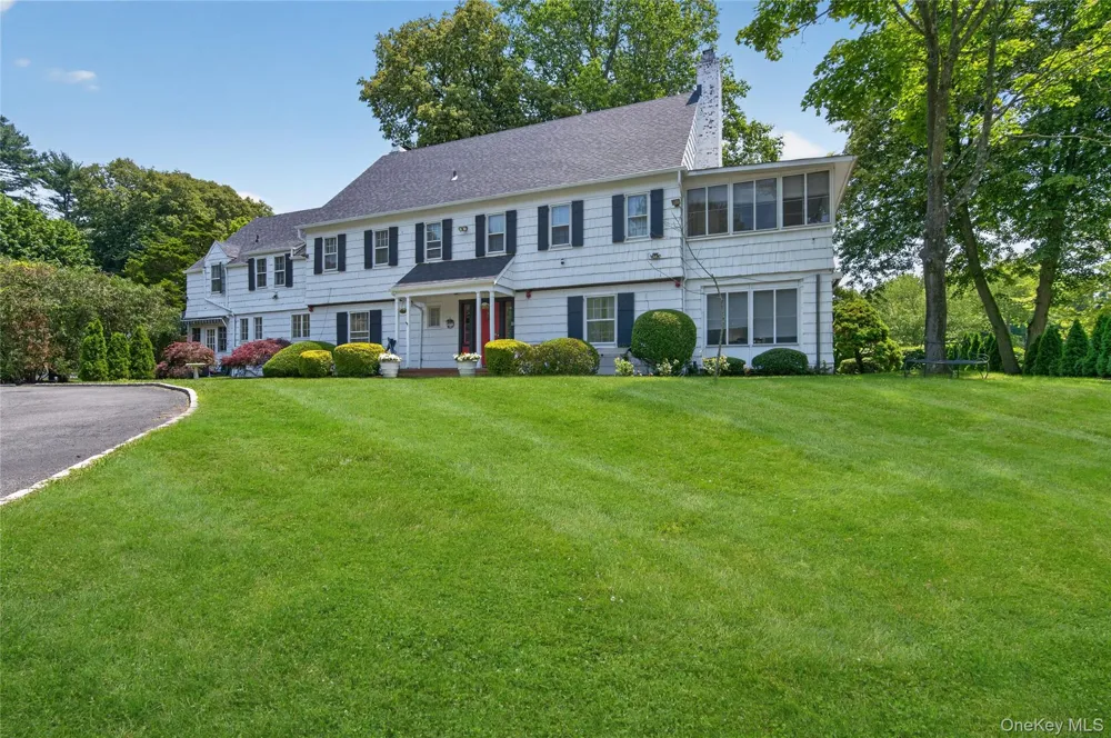 5 Kohlsaat Court Smithtown, NY 11787