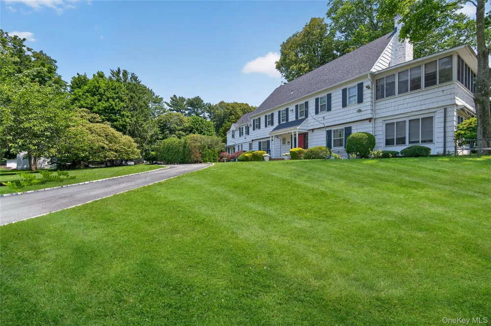 5 Kohlsaat Court Smithtown, NY 11787