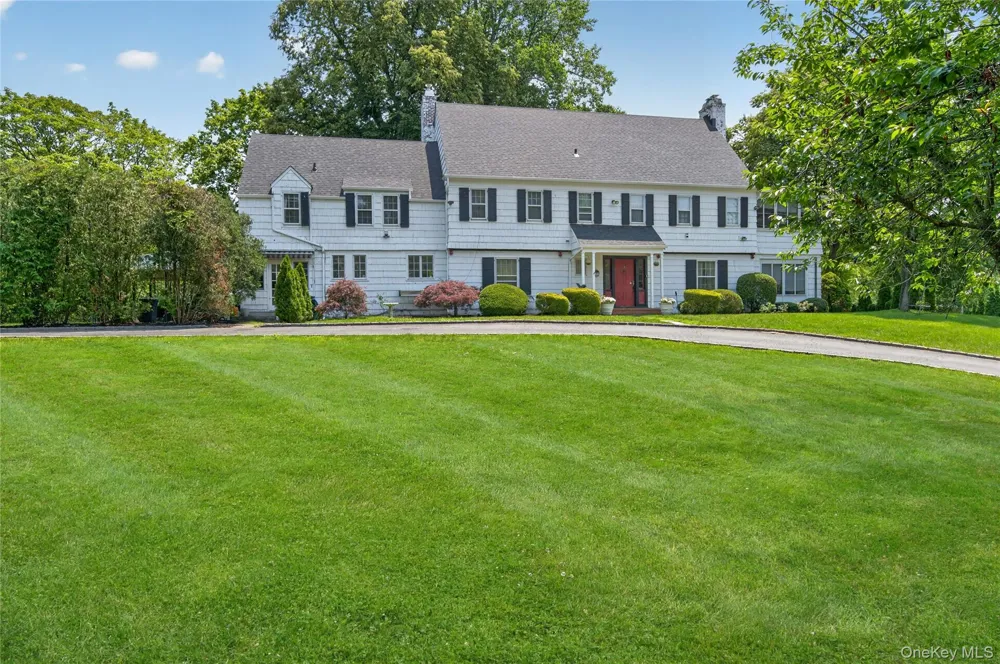 5 Kohlsaat Court Smithtown, NY 11787