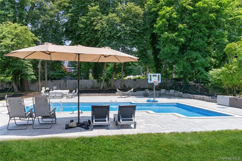 5 Kohlsaat Court Smithtown, NY 11787