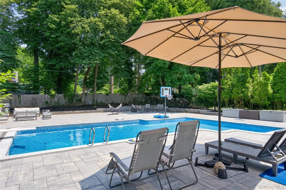 5 Kohlsaat Court Smithtown, NY 11787