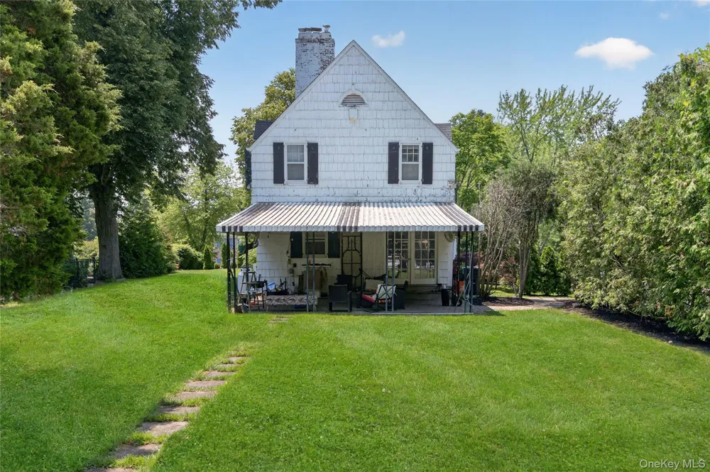 5 Kohlsaat Court Smithtown, NY 11787