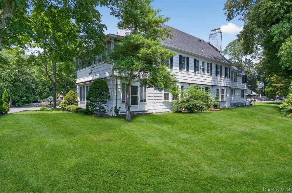 5 Kohlsaat Court Smithtown, NY 11787