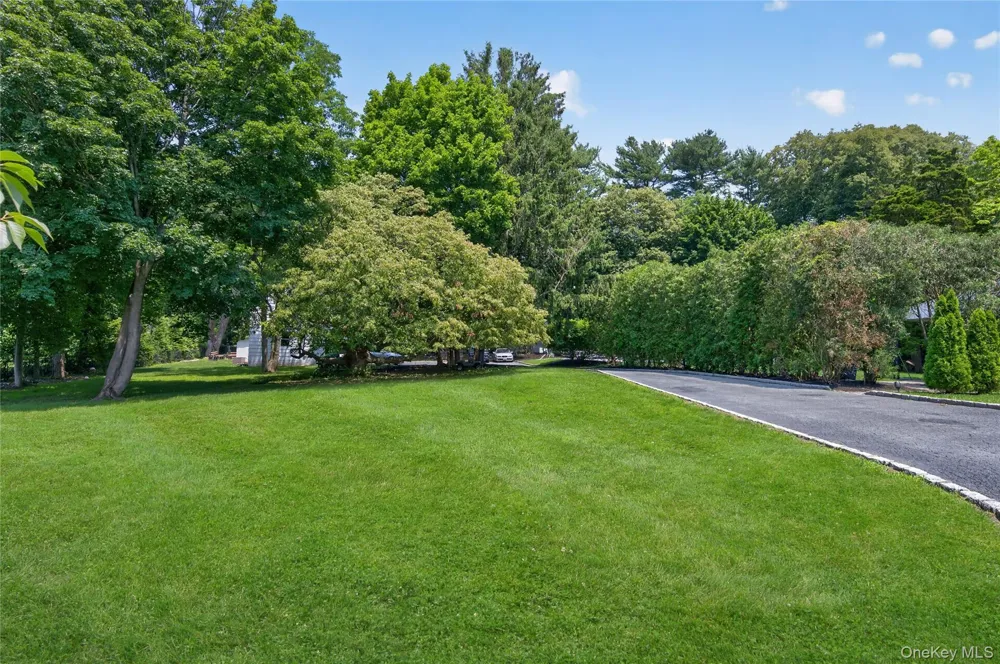 5 Kohlsaat Court Smithtown, NY 11787