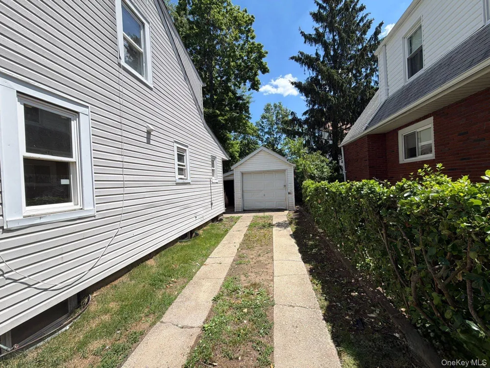 30 Pierson Avenue Hempstead, NY 11550