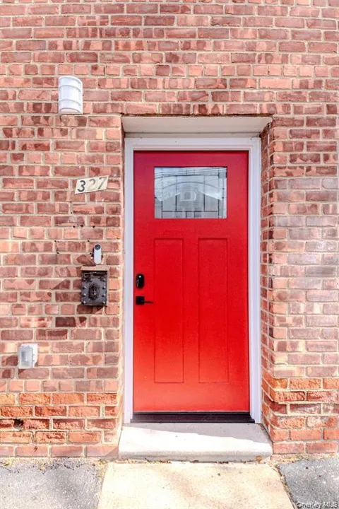 327 Mundy Lane