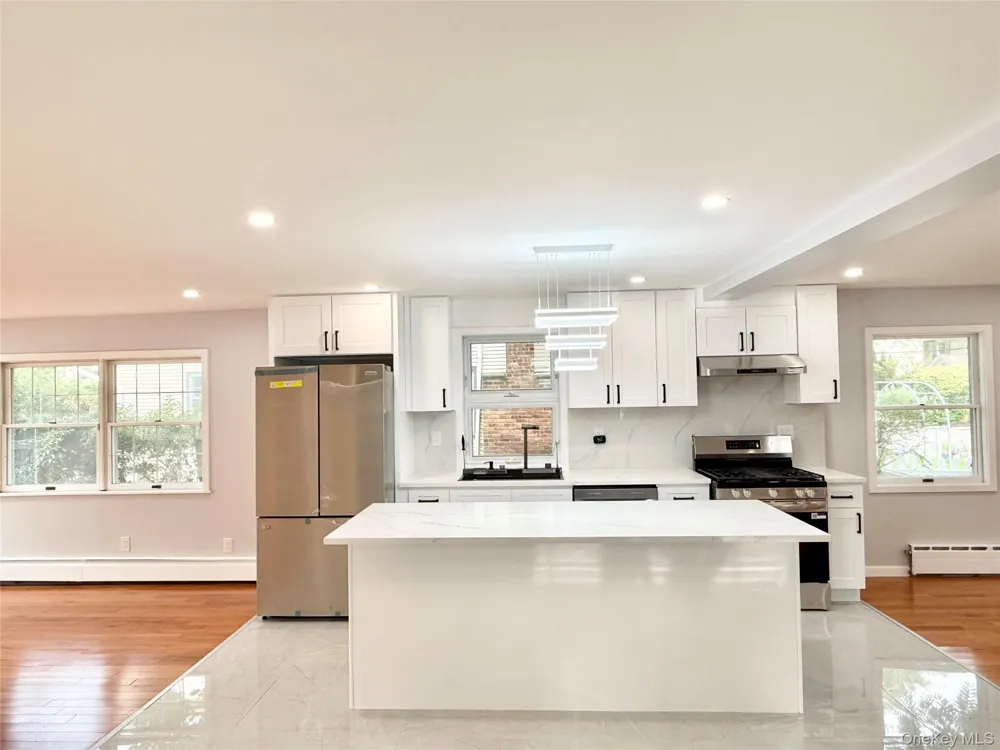 20 Baylis Place Syosset, NY 11791