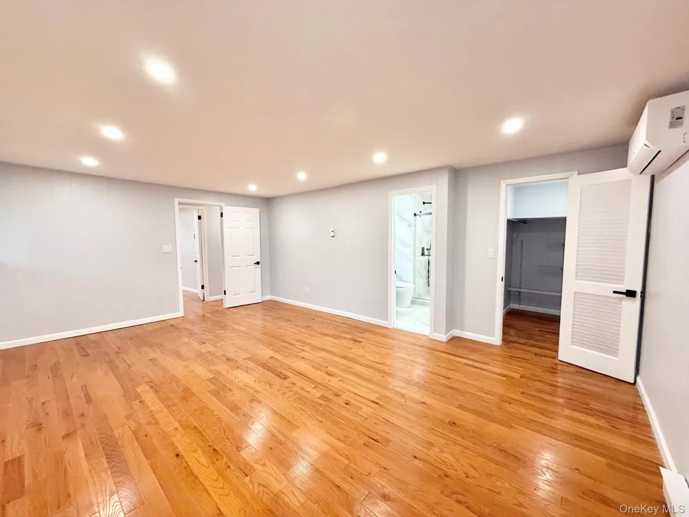 20 Baylis Place Syosset, NY 11791