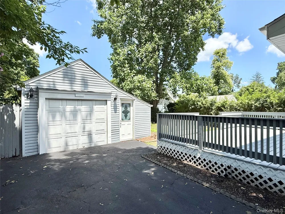 20 Baylis Place Syosset, NY 11791