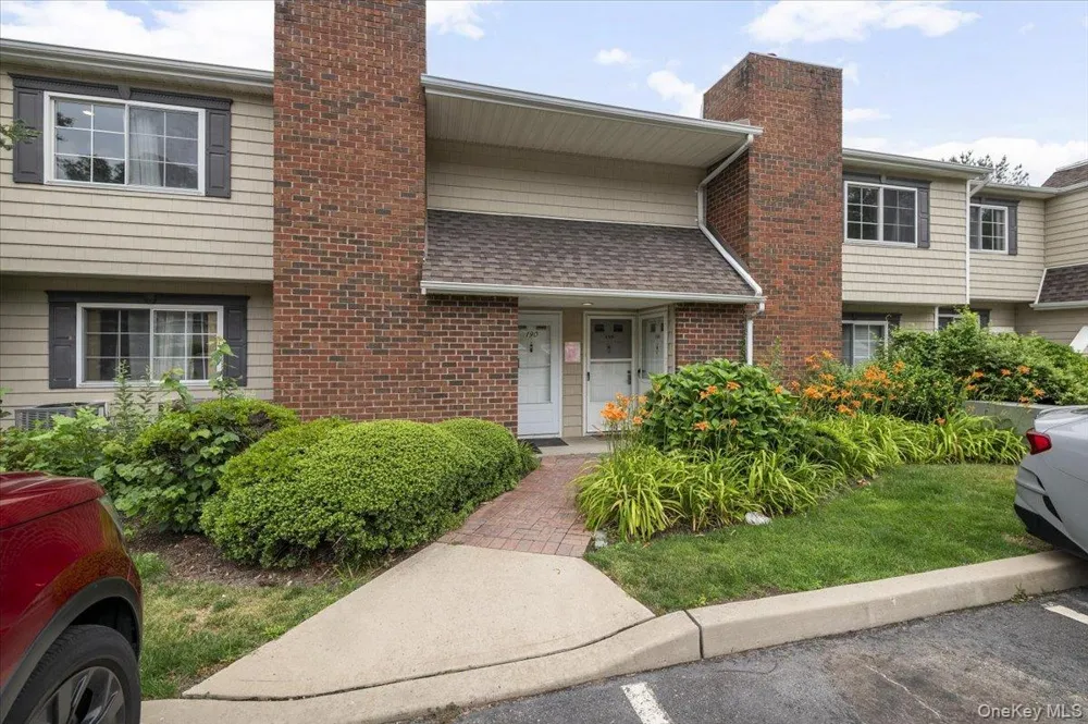190 Lake Pointe Circle #190 Middle Island, NY 11953