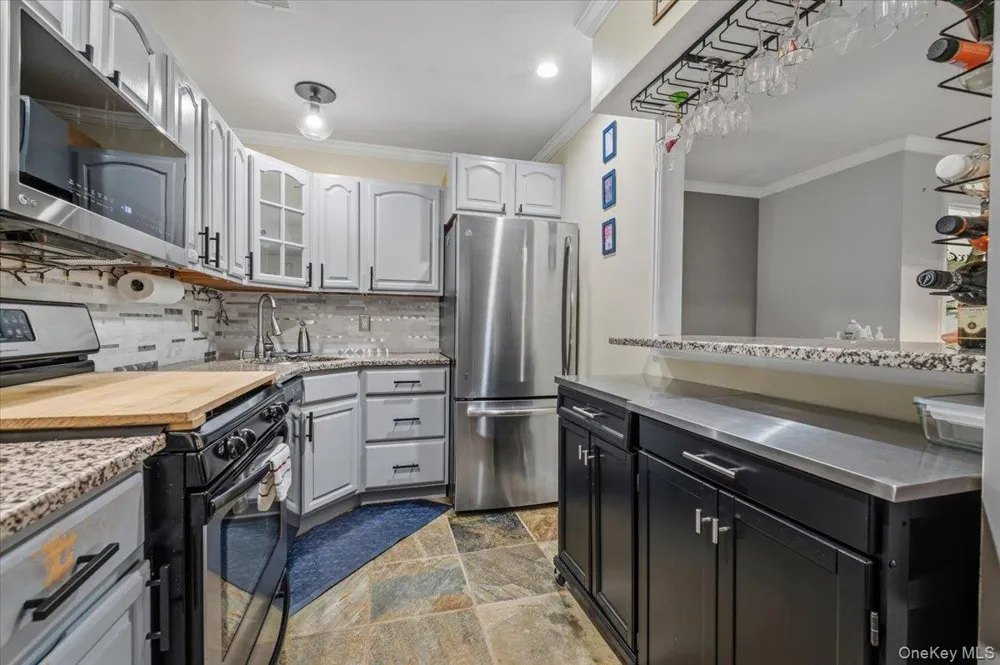 190 Lake Pointe Circle #190 Middle Island, NY 11953