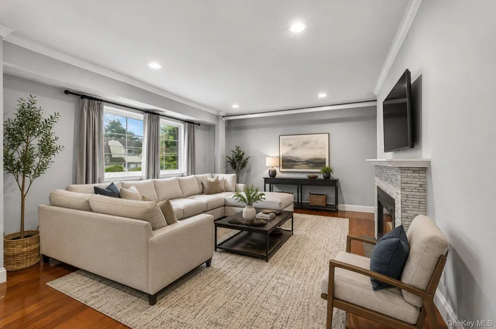 190 Lake Pointe Circle #190 Middle Island, NY 11953