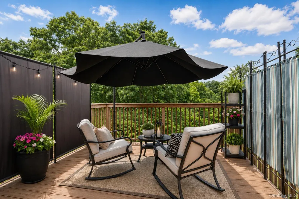 190 Lake Pointe Circle #190 Middle Island, NY 11953