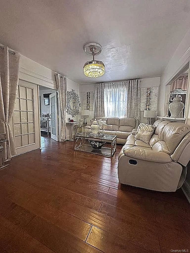 18811 Dunkirk Drive Saint Albans, NY 11412